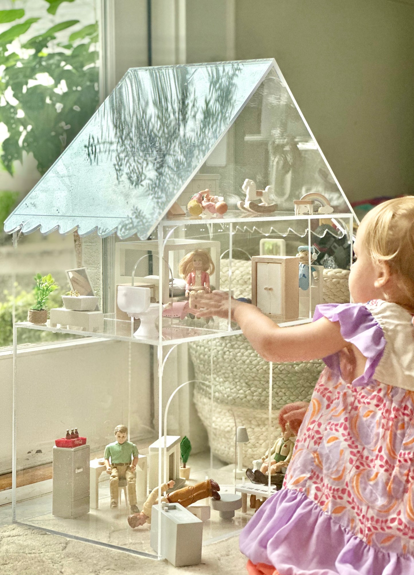 ACRYLIC DOLLHOUSE WITH SCALLOPED ROOF